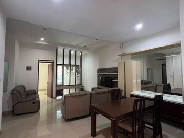 Ngebut! Rumah Singgasana Pradana