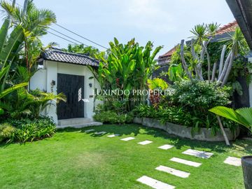 DISEWAKAN JANGKA PANJANG VILLA DENGAN 4 KAMAR TIDUR DI BERAWA