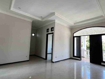 Murah Dijual Rumah Mewah Classic Babatan Pratama Wiyung Surabaya
