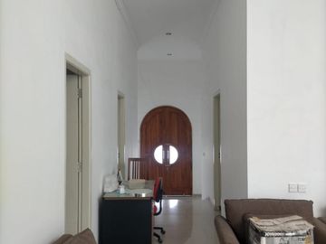 FORSALE RUMAH TENGAH KOTA STRATEGIS DI PETEMON SURABAYA KOTA LA 421