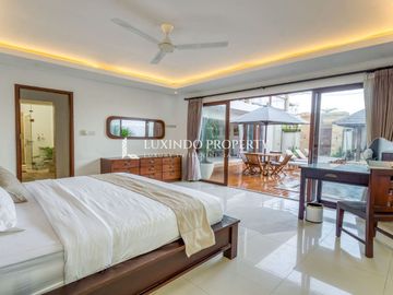DISEWAKAN TAHUNAN VILLA DENGAN 4 KAMAR TIDUR DI BERAWA