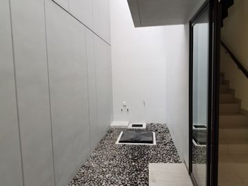 Rumah 2lt + attic 7x12 84meter Cluster Wisteria Metland Menteng
