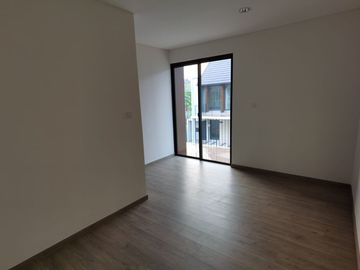 Rumah 2lt + attic 7x12 84meter Cluster Wisteria Metland Menteng