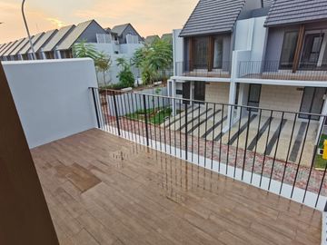 Rumah 2lt + attic 7x12 84meter Cluster Wisteria Metland Menteng