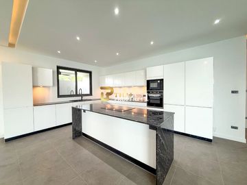 Prime Hua Hin Location - New Modern Offplan 4 Bedroom Pool Villa For Sale – Hua Hin Soi 116