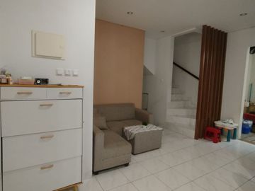 Dijual Rumah Sudah Renov Semi Furnished di Malibu Village Gading Serpong
