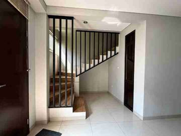 Rumah Cluster Brand New 2,5 Lantai Duren Sawit – LT 72 LB 110 – SHM