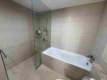 DIJUAL APARTEMEN GOLD COAST 3 BR FURNISH INTERIOR VIEW POOL & LAUT