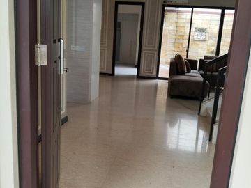 Rumah Dijual BSD City Semi Furnished Kolam Renang Hadap Selatan BS-18645