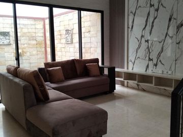 Rumah Dijual BSD City Semi Furnished Kolam Renang Hadap Selatan BS-18645