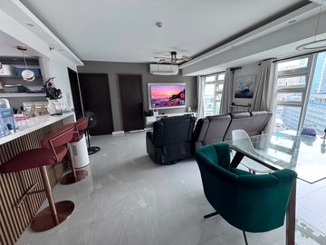 Fully Furnished 2 Bedroom in Kroma Tower Makati