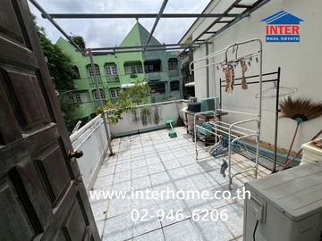 3-story townhome, 25 sq.wa., Lalin Green Ville Srinakarin Village, Soi Sridan 22, Srinakarin Road, Bang Phli, Samut Prakan.