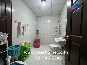 3-story townhome, 25 sq.wa., Lalin Green Ville Srinakarin Village, Soi Sridan 22, Srinakarin Road, Bang Phli, Samut Prakan.