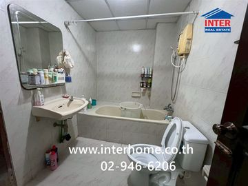 3-story townhome, 25 sq.wa., Lalin Green Ville Srinakarin Village, Soi Sridan 22, Srinakarin Road, Bang Phli, Samut Prakan.