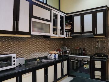 Rumah Hoek Ada Kolam Renang di Kemang Pratama Bekasi