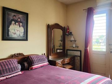 Rumah Hoek Ada Kolam Renang di Kemang Pratama Bekasi