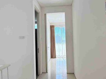 Dijual cepat rumah cantik royal Residen.hook view danau wiyung Surabaya barat