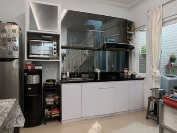 Rumah 2LT Dijual CASH Serpong Utara Tangsel Free Kitchen set dkt BSD City