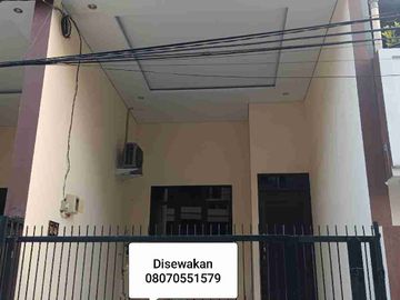 Disewakan rumah tingkat minimalis llebar 4 di cluster kelapa gading jakut