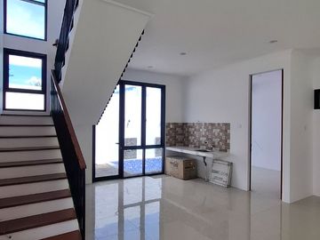 VILLA READY STOCK 2 LANTAI UNTUK INVESTASI  DEKAT WISATA DI KOTA BATU