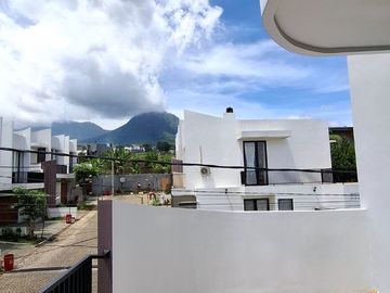 VILLA READY STOCK 2 LANTAI UNTUK INVESTASI  DEKAT WISATA DI KOTA BATU