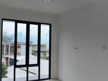 VILLA READY STOCK 2 LANTAI UNTUK INVESTASI  DEKAT WISATA DI KOTA BATU