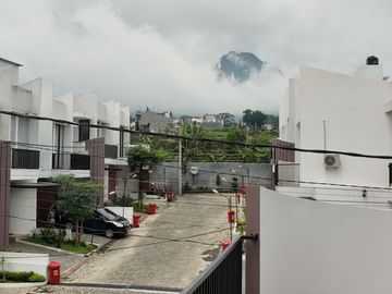VILLA READY STOCK 2 LANTAI UNTUK INVESTASI  DEKAT WISATA DI KOTA BATU