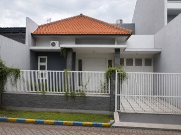 Rumah yang Dekat dengan Uk Petra Lokasi: Kutisari , Bonus AC