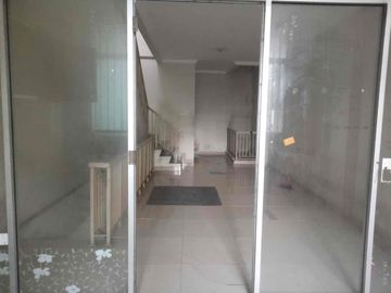 Ruko Sewa  Grand Galaxy Sudah ada Kanopi Siap Huni Cocok Untuk Kantor