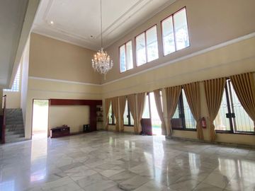 Rumah Premium Lahan Luas, Ruang Lega Lengkap Private Pool di Cilandak