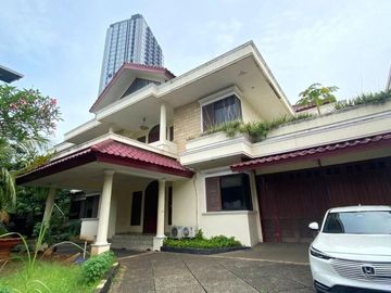 Rumah Premium Lahan Luas, Ruang Lega Lengkap Private Pool di Cilandak