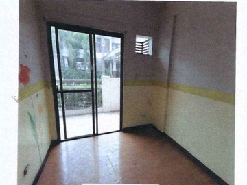 2 Bedroom w/ Car Garage for sale in SIENA PARK DMCI Bicutan Paranaque : Clean Title