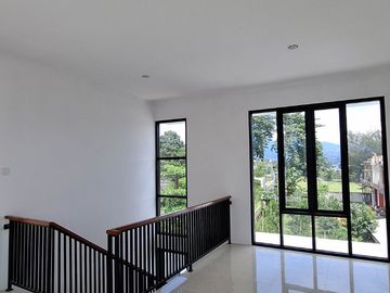 VILLA READY STOCK 2 LANTAI UNTUK INVESTASI  DEKAT WISATA DI KOTA BATU