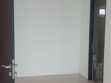 Rumah Hook 2,5 Lantai di Citra Garden 8 Siap Huni