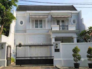Rumah Mewah @ Pulomas, American Classic luas 345m 2 Lantai with Private Pool, Jalan Lebar