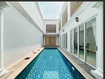 Rumah Mewah @ Pulomas, American Classic luas 345m 2 Lantai with Private Pool, Jalan Lebar