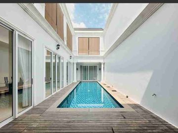 Rumah Mewah @ Pulomas, American Classic luas 345m 2 Lantai with Private Pool, Jalan Lebar
