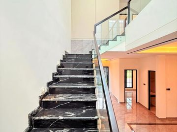 Rumah Mewah Modern Gress 3 Lt Citraland Utama Dekat Pakuwon