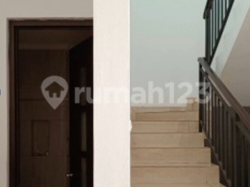 Jual Rumah Luas Metland Menteng Cakung – 2 Lantai, Garasi 2 Mobil, KPR Dibantu Sampai Gol