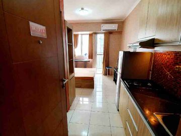 Unit interior bagus dengan view kolam renang