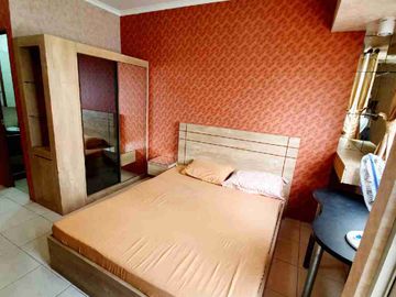 Unit interior bagus dengan view kolam renang
