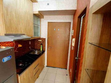Unit interior bagus dengan view kolam renang