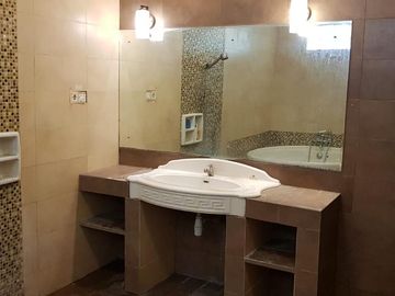 Turun Harga! Rumah Mewah di Cibubur Ciracas Jakarta Timur – LT 2.567m², 8 KT, Kolam Renang, Halaman 2.000m² & Kebun Buah