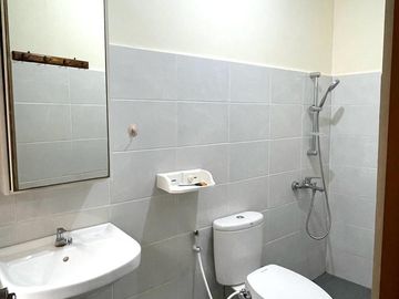 Rumah Minimalis Siap Huni di Karawaci – 2 KT, 2 KM, AC 3 Unit
