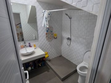 Rumah Modern Permata Biru Kelapa Gading 6x20 120m2 3KT SHM Rapi