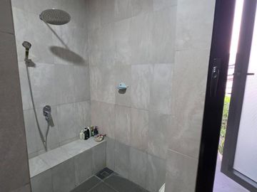 Rumah Modern Permata Biru Kelapa Gading 6x20 120m2 3KT SHM Rapi