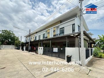 Two-story townhome, 28.7 sq.wah, The Modish Ratchaphruek-Kanchanaphisek Village, Kanchanaphisek Road, Ratchaphruek Road, Lad Lum Kaeo, Pathum Thani.