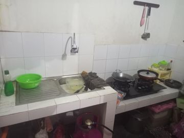 TERMURAH DIJUAL RUMAH 2 BANGUNAN TERAWAT DAERAH SARIJADI BANDUNG LOKASI STRATEGIS
