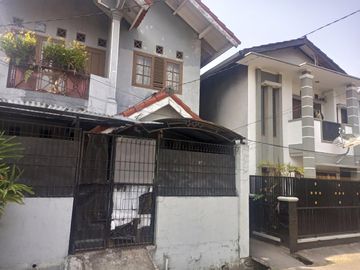 TERMURAH DIJUAL RUMAH 2 BANGUNAN TERAWAT DAERAH SARIJADI BANDUNG LOKASI STRATEGIS