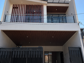 DIJUAL RUMAH BARU GRESS DI BABATAN PANTAI UTARA, SURABAYA TIMUR
